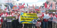 Representantes do Sincomerciários participam de manifestação em Brasília