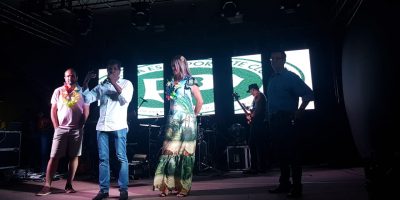 imagem - Baile do Havaí alegra comerciários