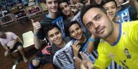 Escolinha de Futsal do Sincomerciários participa do jogo de exibição do craque Falcão em Rio Preto