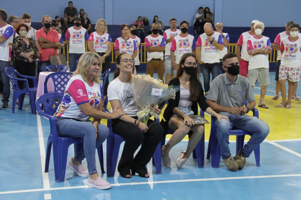 Família assistiu vídeo de homenagem acompanhada da presidente Márcia Caldas