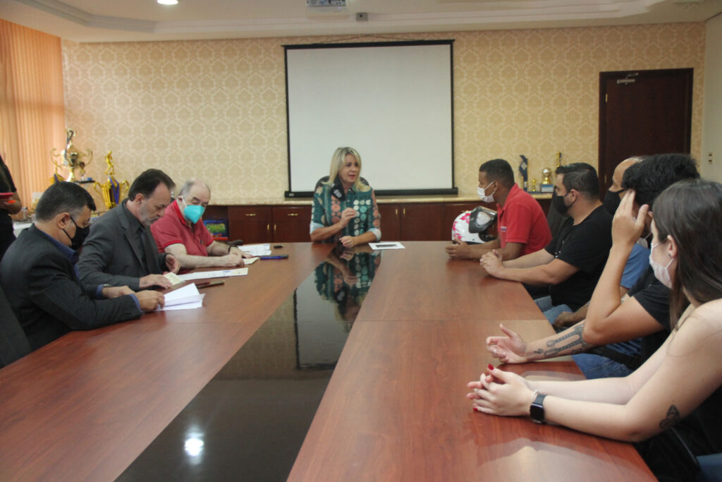 Equipe jurídica e presidente Márcia Caldas receberam trabalhadores na sede administrativa.