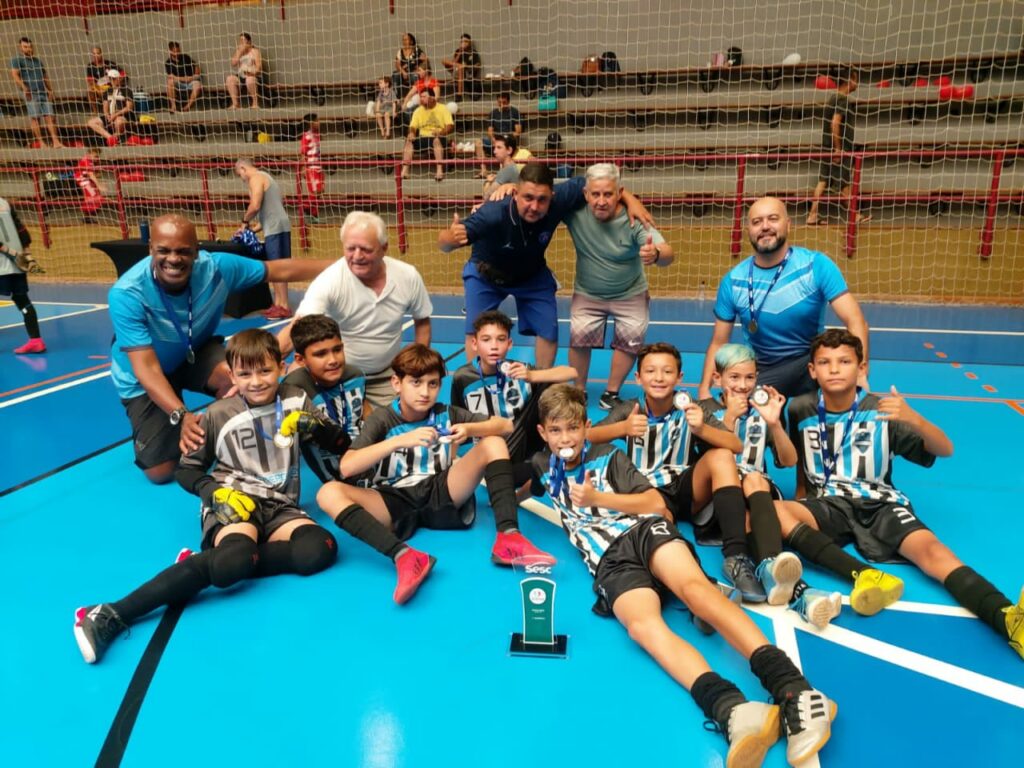 Equipe sub-10 Sincomerciários campeã da Copa SESC 