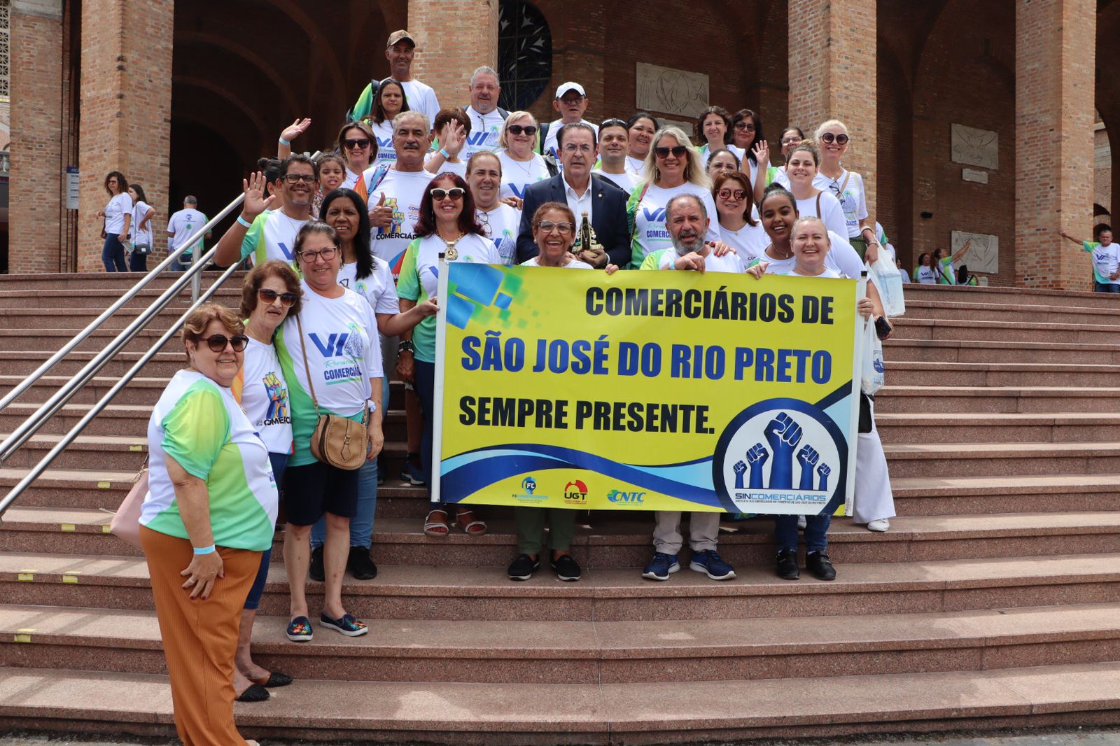 Caravana Sincomerciários Rio Preto marcou presença no evento tradicional da Fecomerciários em Aparecida