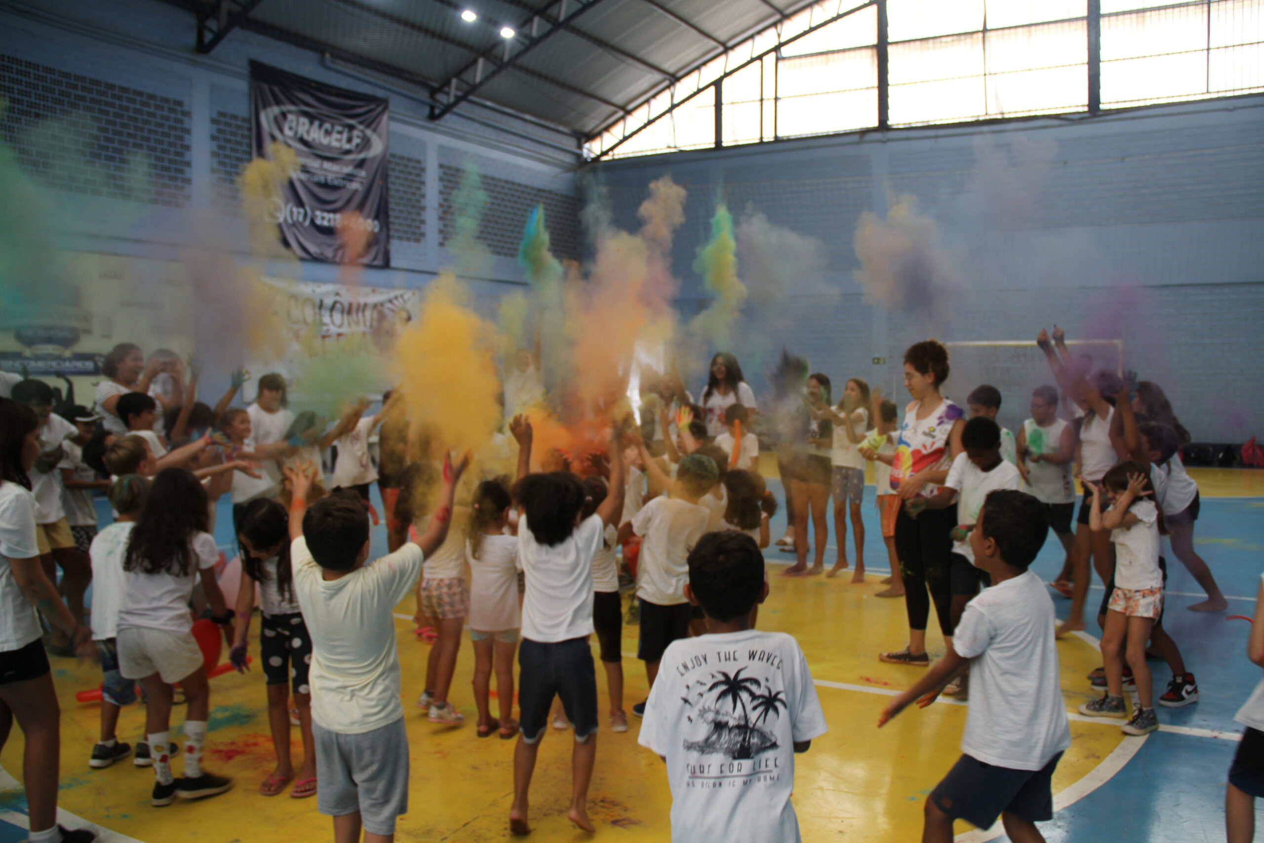 A criançada se divertiu na Festa das Cores