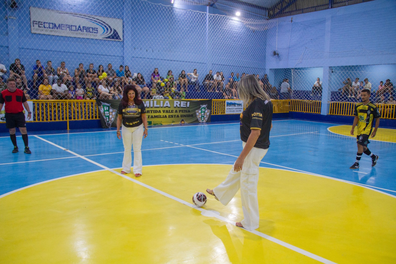 Presidente Márcia Caldas e vice-presidente Selma Ferrassoli deram início às partidas