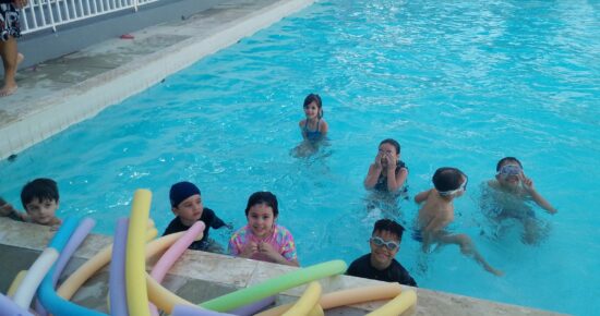 VOLTA ÀS AULAS DE NATAÇÃO